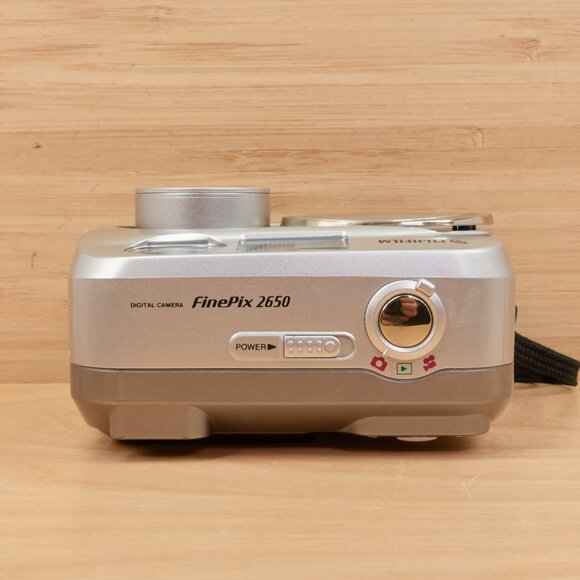 Fujifilm FinePix 2650 Digital Camera / 2 MP / 3X Optical Zoom / Silver / Japan - Picture 4 of 7
